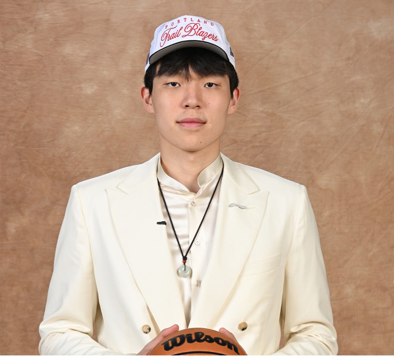 开云-开拓者官方回顾杨瀚森大帽瞬间：最好别进入禁区