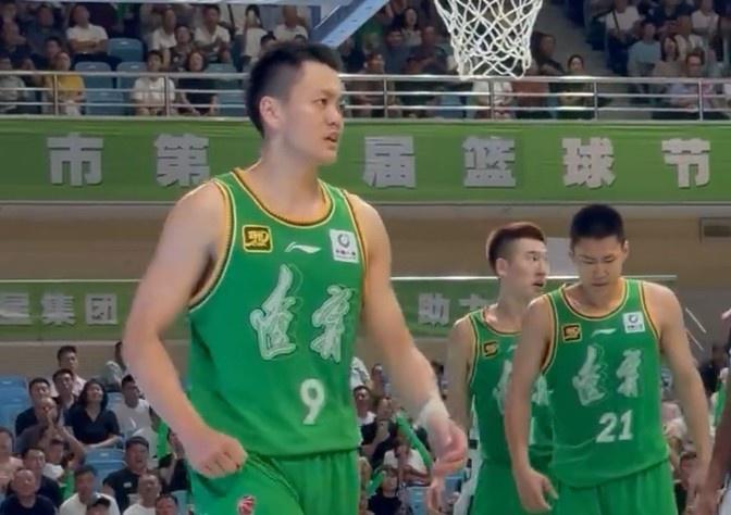 开云体育-辽宁男篮热身赛90比79击败美国TBT阿肯色州队 姜宇星得到10分