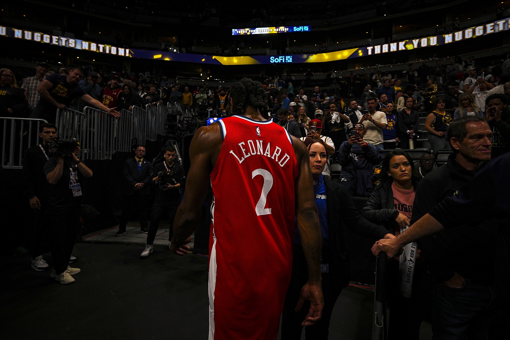 开云在线-名记：若快船没被没收首轮&amp;小卡合同没有作废 其他队可能有样学样